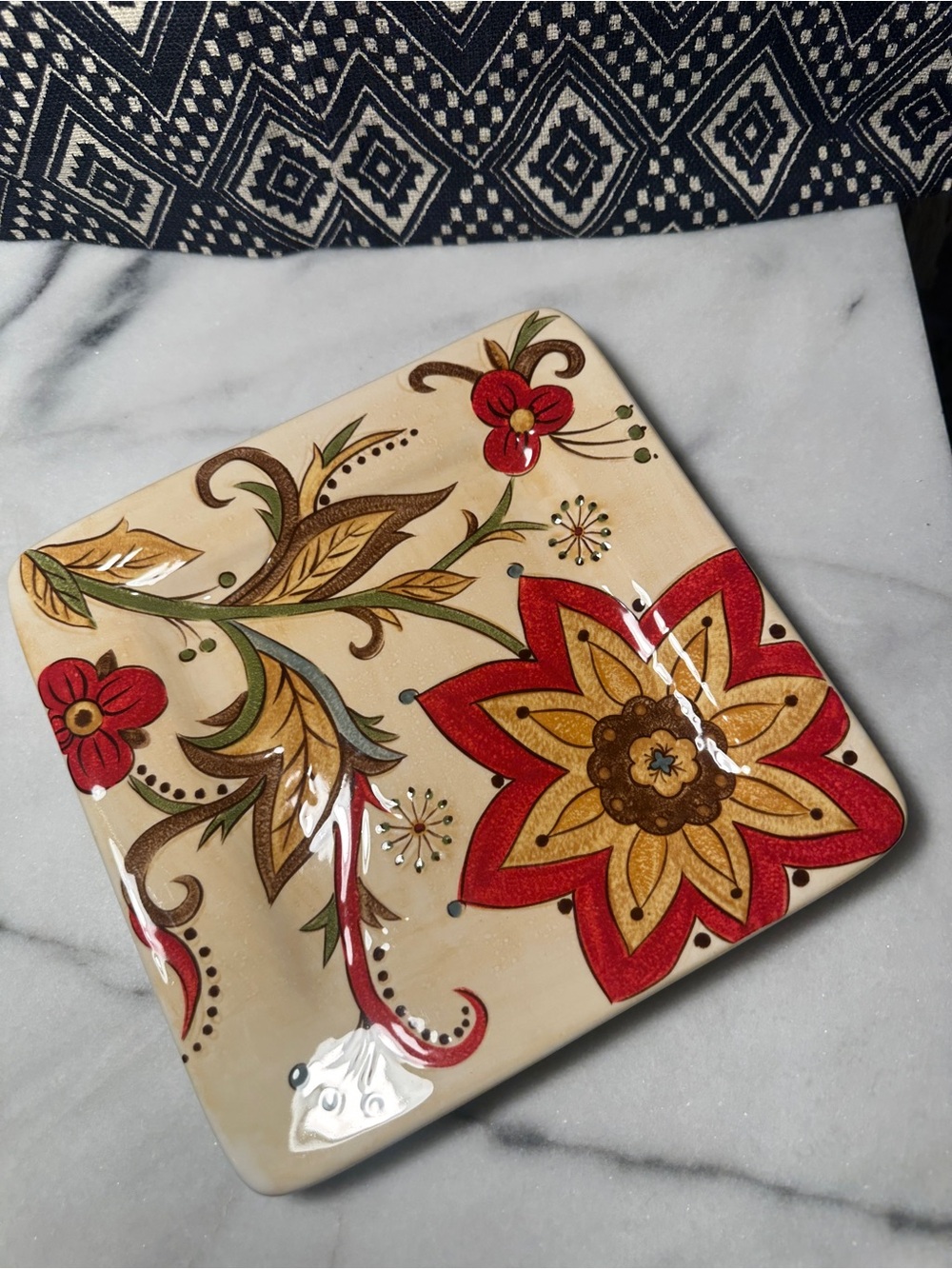 Pier 1 Floral Decorative Dinnerware Plate in Red, Gold, Green